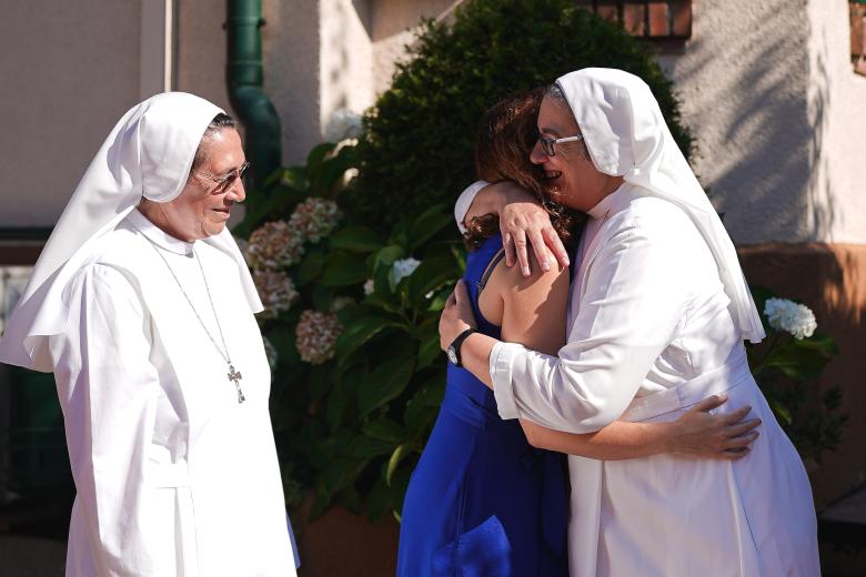 Isabel Díaz Ayuso visita a las monjas de la Casa Teresa