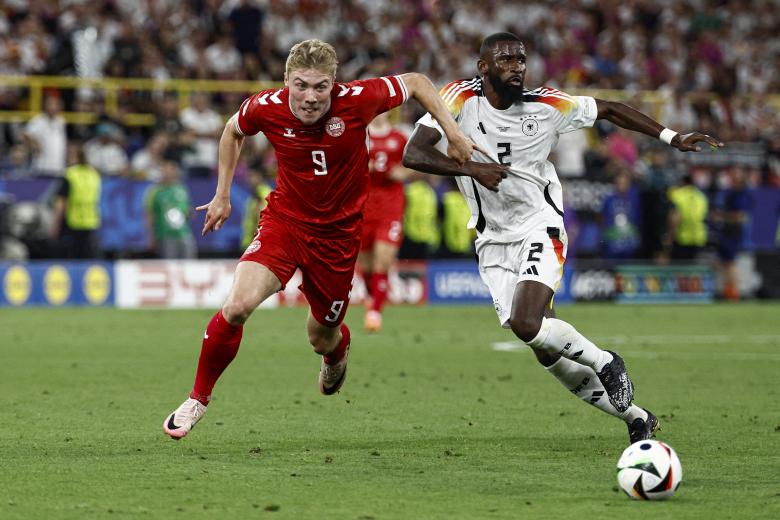 Rasmus Hojlund (Dinamarca): El delantero centro del Manchester United y de la selección danesa es uno de los más rápidos de esta Eurocopa. Ha alcanzado una velocidad de 35,6 km/h. Se fue del torneo en octavos de final frente a Alemania y con un gol en fase de grupos.