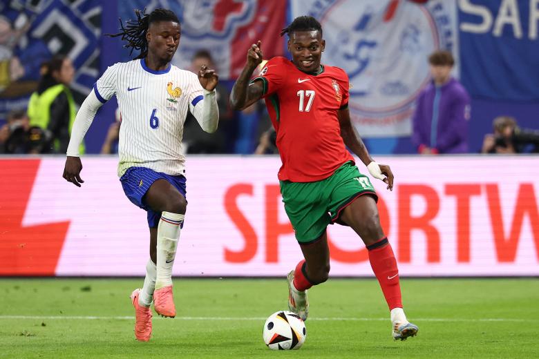 Rafael Leao (Portugal): Leao es otro de los extremos más rápidos de la Eurocopa. El portugués ha alcanzado una velocidad de 35,4 km/h en el torneo. A pesar de haber hecho una Eurocopa discreta con cero goles, es un futbolista con mucho desborde.