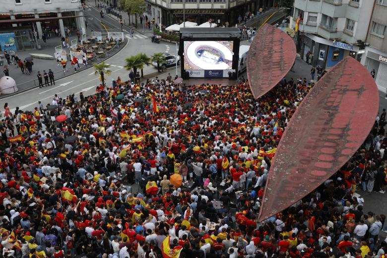 Imagen de la pantalla gigante instalada en Santiago de Compostela