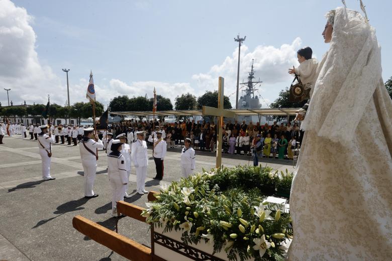 FERROL, 16/07/2024.- La Armada celebró el día de su patrona la Virgen del Carmen con un homenaje en el patio del arsenal militar de Ferrol. EFE/Kiko Delgado