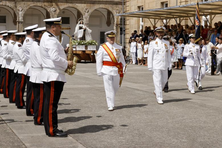 FERROL, 16/07/2024.- La Armada celebró el día de su patrona la Virgen del Carmen con un homenaje en el patio del arsenal militar de Ferrol. EFE/Kiko Delgado