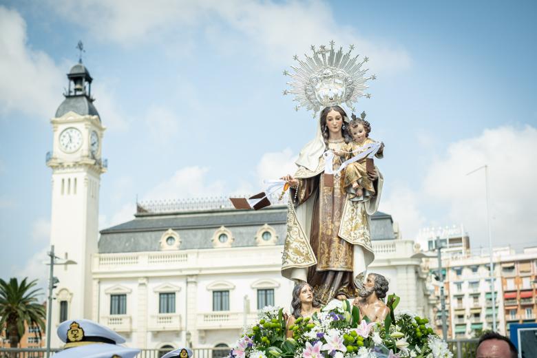 FERROL, 16/07/2024.- La Armada celebró el día de su patrona la Virgen del Carmen con un homenaje en el patio del arsenal militar de Ferrol. EFE/Kiko Delgado