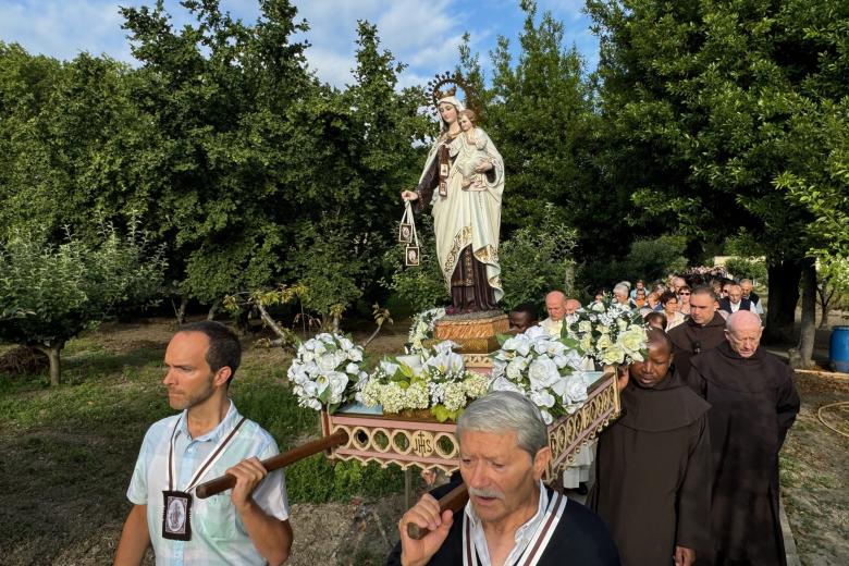 FERROL, 16/07/2024.- La Armada celebró el día de su patrona la Virgen del Carmen con un homenaje en el patio del arsenal militar de Ferrol. EFE/Kiko Delgado