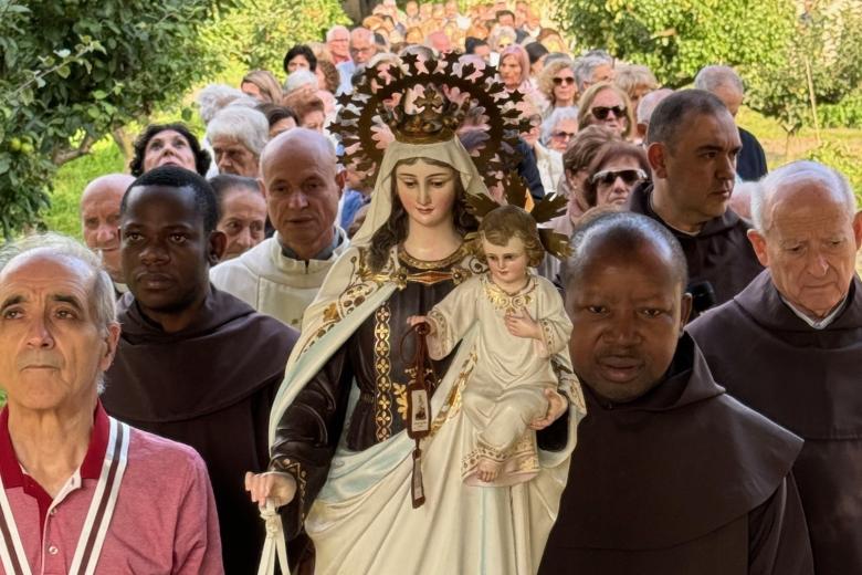 FERROL, 16/07/2024.- La Armada celebró el día de su patrona la Virgen del Carmen con un homenaje en el patio del arsenal militar de Ferrol. EFE/Kiko Delgado