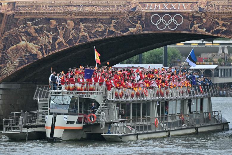 La embarcación de los atletas españoles en la ceremonia de inauguración de los Juegos Olímpicos de París