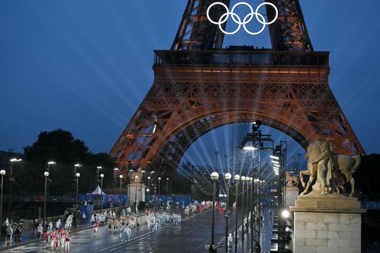 Los aros olímpicos en la Torre Eiffel