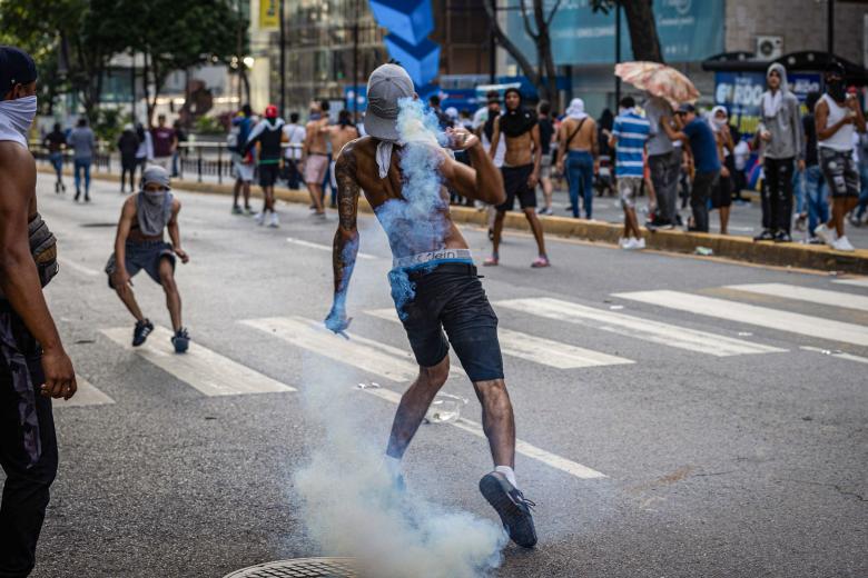 miles de ciudadanos han salido para protestar contra los resultados anunciados por el Consejo Nacional Electoral (CNE)