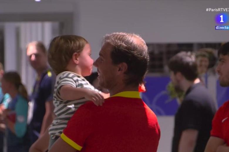 El tierno momento de Rafa Nadal con su hijo antes de jugar el dobles con Alcaraz