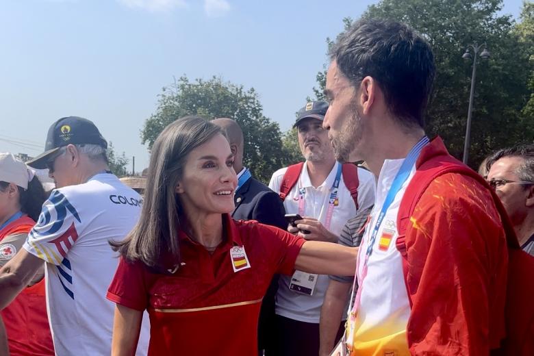 Doña Letizia  saludando a Álvaro Martín