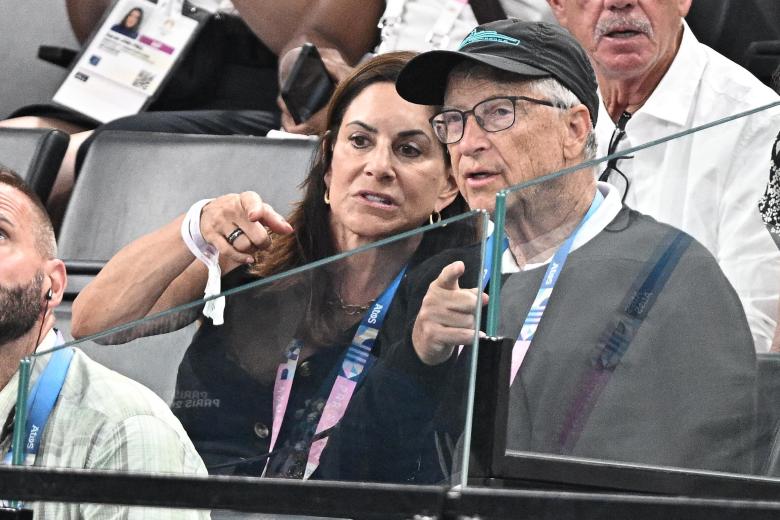 Bill Gates y Paula Hurd en París.