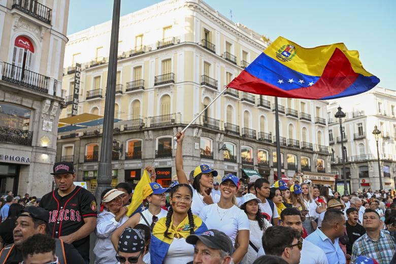 Vista de la manifestación convocada "en favor de la libertad de Venezuela y en rechazo al fraude electoral", este sábado en la Puerta del Sol en Madrid