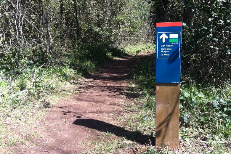 Camino de los Monjes. También de origen medieval, este camino conecta los monasterios benedictinos de Sant Llorenç del Munt y Sant Cugat del Vallès. Una vía que no atraviesa ningún curso de agua y que une varias poblaciones del Vallès Occidental, cerca de Barcelona.