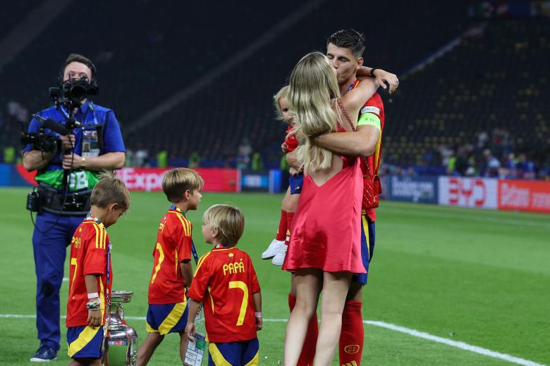 Soccerplayer Alvaro Morata and Alice Campello celebrate victory after the UEFA EURO 2024 final match between Spain and England at Olympiastadion on July 14, 2024 in Berlin, Germany.