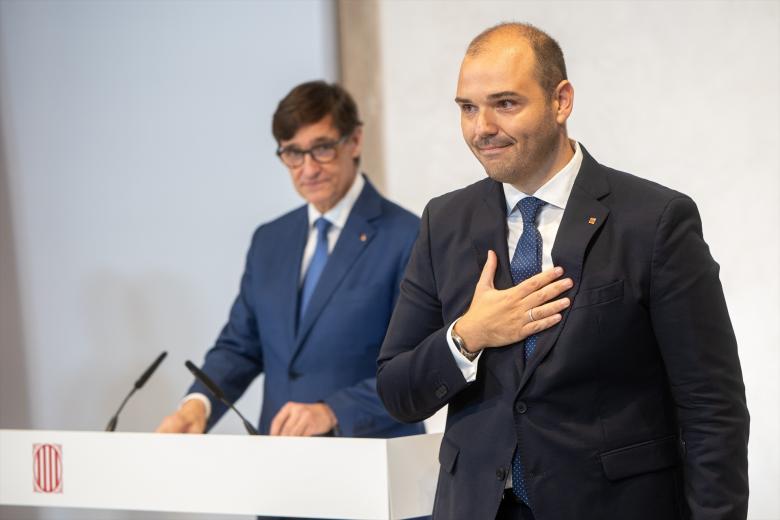 La nueva consellera de Economía y Hacienda, Alícia Romero, y el presidente de la Generalitat de Catalunya, Salvador Illa, durante el acto de toma de posesión del Govern catalán, en el Palau de la Generalitat, a 12 de agosto de 2024, en Barcelona, Catalunya (España). Los nuevos consellers del Govern Catalán han tomado posesión de su cargo después de que el pasado jueves Salvador Illa fuera investido como presidente de la Generalitat con el apoyo de Comuns y ERC. En total el Govern de Illa contará con 16 Consellerias divididas en los departamentos de Presidencia; Economía y Hacienda; Deportes; Educación y Formación Profesional; Igualdad y Feminismo; Política  Lingüística; Unión Europea y Acción Exterior; Empresa y Trabajo; Derechos Sociales e Inclusión; Universidades e Investigación; Interior; Sanidad; Agricultura, Ganadería, Pesca y Alimentación; Territorio, Transición Ecológica y Vivienda; Cultura; y Justicia y Calidad Democrática.
12 AGOSTO 2024;GOVERN;CONSELLERS;TOMA;POSESIÓN;POLÍTICA;GOBIERNO
Lorena Sopêna / Europa Press
12/8/2024