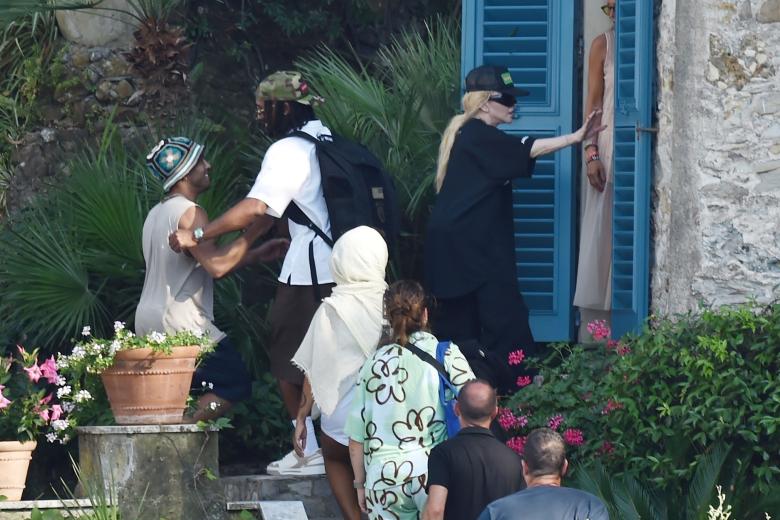 BGUK_2998405 - Portofino, ITALY  - The Legendary American Singer/Songwriter Madonna spotted out in the Italian sunshine arriving at Dolce and Gabbana's Portofino Villa with her new mystery man.

The 65-year old showed off her cool side, wearing her New York Yankee top, sunglasses and cap as she arrived in style via a boat as the 'Queen of Pop' was helped ashore by her entourage as she spends her holidays at the designers pad with her mystery beau.

Pictured: Madonna

BACKGRID UK 11 AUGUST 2024 

BYLINE MUST READ: COBRA TEAM / BACKGRID

UK: +44 208 344 2007 / uksales@backgrid.com

USA: +1 310 798 9111 / usasales@backgrid.com

*Pictures Containing Children Please Pixelate Face Prior To Publication* *** Local Caption *** .