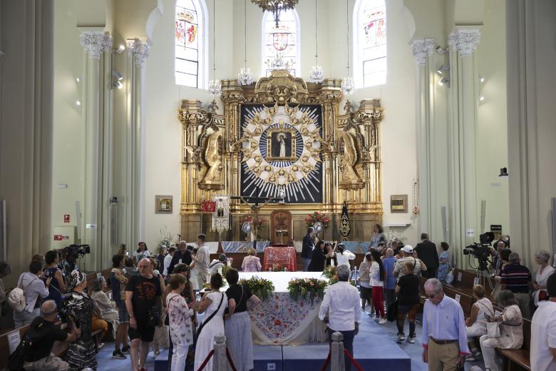 during the flower offering to the Virgen de la Paloma in MAdrid on 15 August 2024