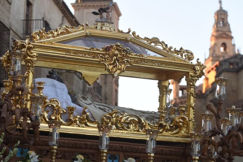 El barrio de San Basilio se reencuentra en torno a la Virgen de Acá