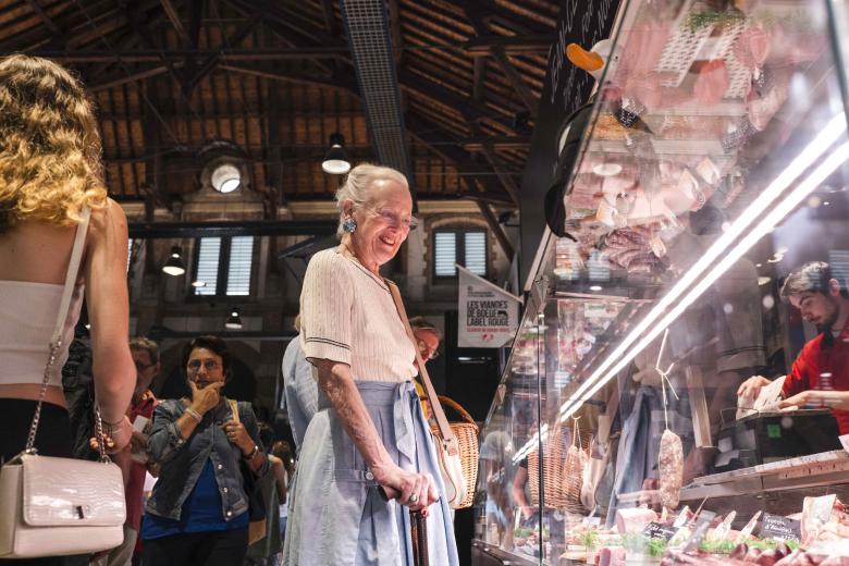 The Queen in front of the Mercerie, with her bodyguard guiding her. Queen Margrethe II of Denmark has taken up summer residence at the Cayx Castle, owned by the Danish royal family in the Lot department. True to form, we find her shopping in the Cahors market. France, Cahors on 17 July 2024. Photo by Patricia Huchot-Boissier/ABACAPRESS.COM