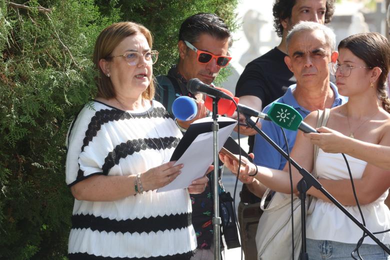 El homenaje y ofrenda floral a Manolete, en imágenes