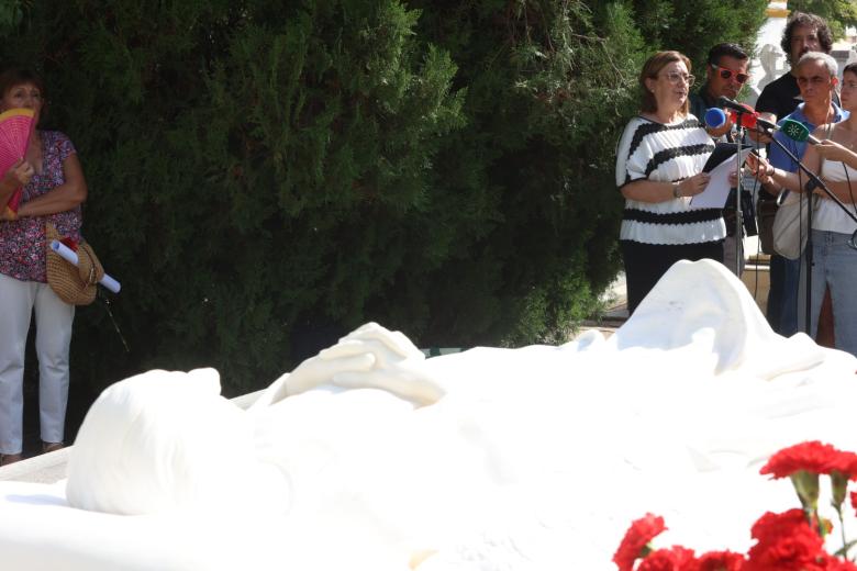 El homenaje y ofrenda floral a Manolete, en imágenes