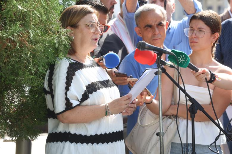 El homenaje y ofrenda floral a Manolete, en imágenes