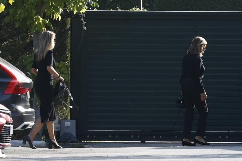 Cari Lapique and Carla Goyanes during the funeral of Caritina Goyanes in Madrid, August 28, 2024