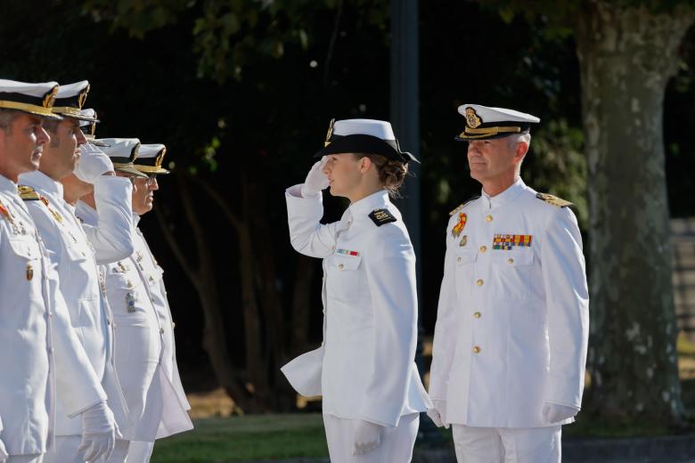 Tras la recepción oficial por parte del Comandante-Director de la Escuela Naval, la Princesa de Asturias comenzará su actividad a bordo como la Guardiamarina de primero Borbón y Ortiz.