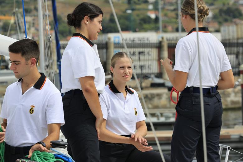 La Princesa ha sido reconocida como alumna distinguida. Se trata de un reconocimiento que se concede al comienzo del curso a los alumnos que hayan cumplido unos requisitos en el año anterior, relativos a las calificaciones obtenidas, nota de instrucción y adiestramiento o ausencia de faltas disciplinarias, entre otras cuestiones.