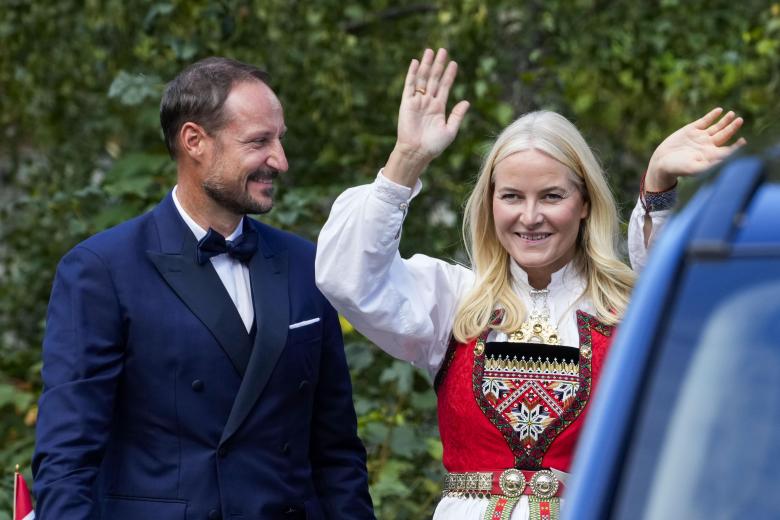 Geiranger (Norway), 31/08/2024.- Norway's Crown Prince Haakon and Crown Princess Mette-Marit after the wedding of Norwegian Princess Martha Louise and US businessman Durek Verrett, in Geiranger, Norway, 31 August 2024. (Noruega) EFE/EPA/CORNELIUS POPPE NORWAY OUT