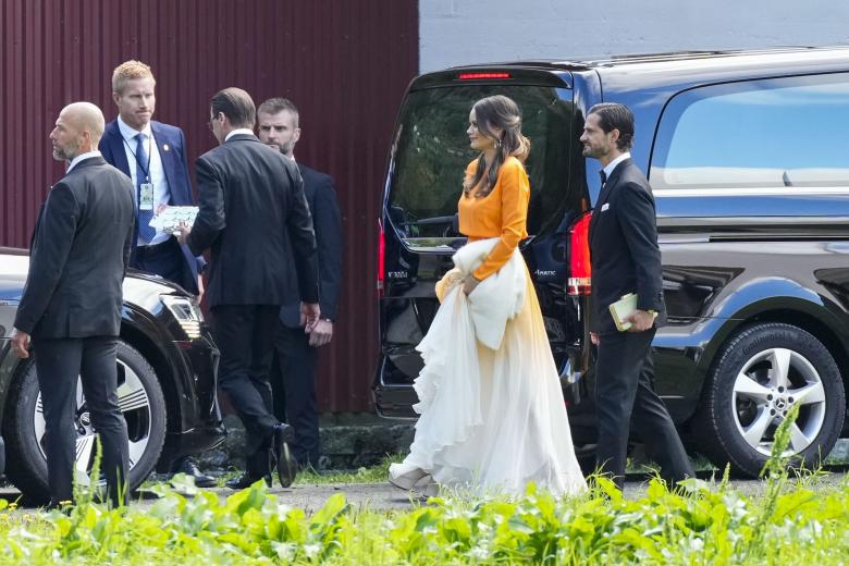 Geiranger (Norway), 31/08/2024.- Princess Sofia of Sweden (2-R) after the wedding of Norwegian Princess Martha Louise and US businessman Durek Verrett, in Geiranger, Norway, 31 August 2024. (Noruega, Suecia) EFE/EPA/HEIKO JUNGE NORWAY OUT