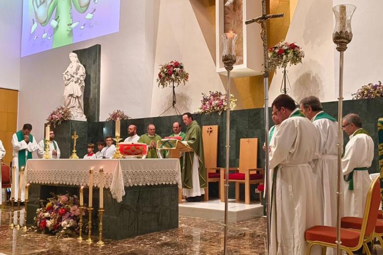 La toma de posesión de la parroquia de Santa Rafaela María, en imágenes