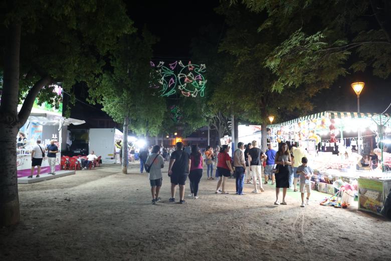 La Velá de la Fuensanta campanitas atracciones puestos ambulantes