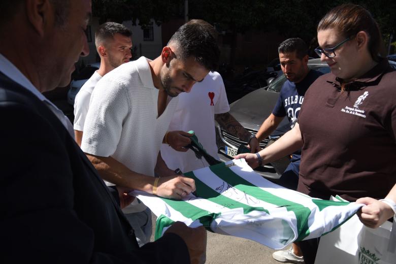 Ofrenda floral del Córdoba CF a la Virgen de la Fuensanta y encuentro con jóvenes futbolistas