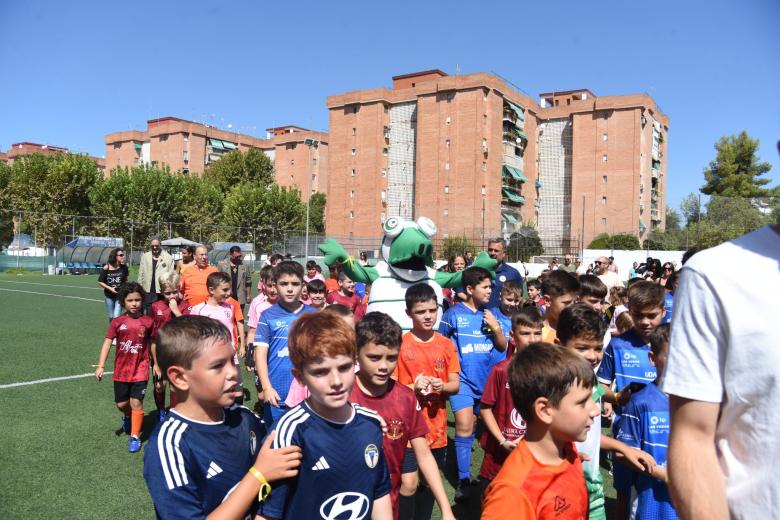 Ofrenda floral del Córdoba CF a la Virgen de la Fuensanta y encuentro con jóvenes futbolistas