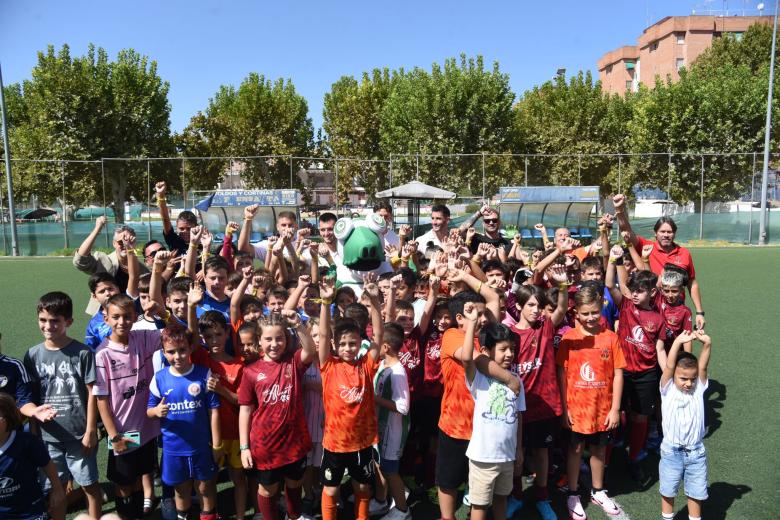 Ofrenda floral del Córdoba CF a la Virgen de la Fuensanta y encuentro con jóvenes futbolistas