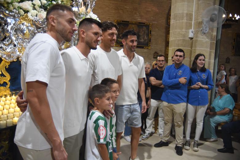 Ofrenda floral del Córdoba CF a la Virgen de la Fuensanta y encuentro con jóvenes futbolistas