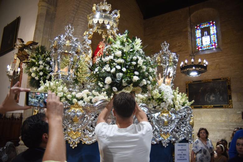 Ofrenda floral del Córdoba CF a la Virgen de la Fuensanta y encuentro con jóvenes futbolistas