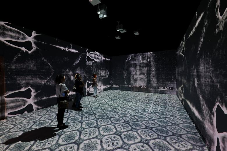 La muestra incluye una proyección de 'videomapping', ubicada en la cripta de la basílica.