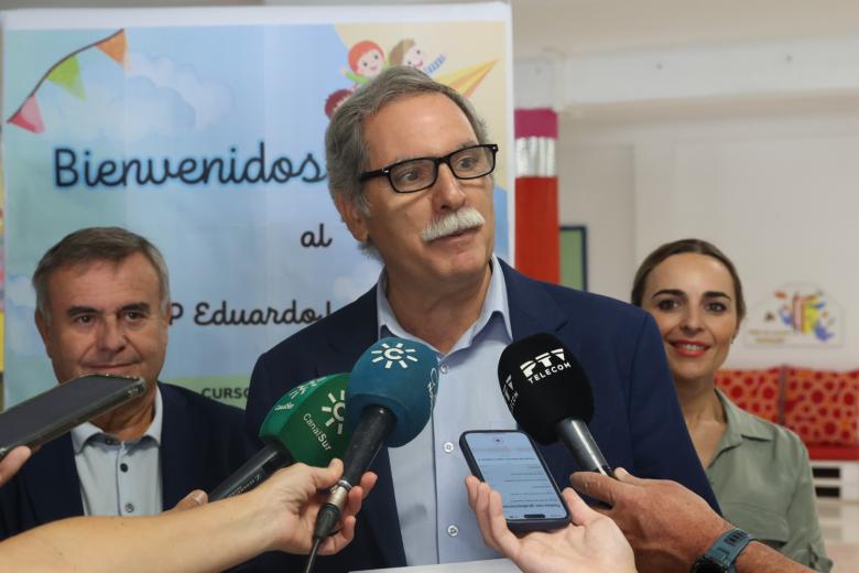 Narci Ruiz y José Francisco Viso, visitan el CEIP Eduardo Lucena