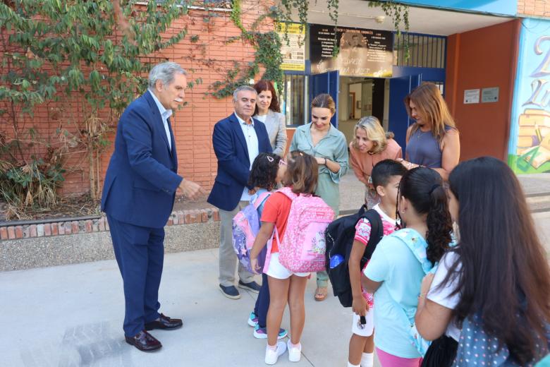 Narci Ruiz y José Francisco Viso, visitan el CEIP Eduardo Lucena