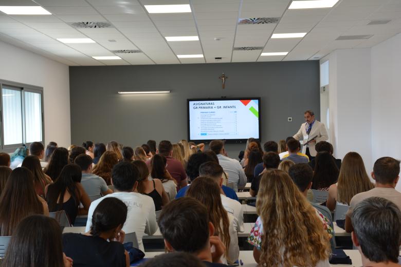 A lo largo de la próxima semana, los nuevos alumnos participarán en un programa de actividades diseñado por el Vicerrectorado de Ordenación Académica y Estudiantes de la CEU UF3