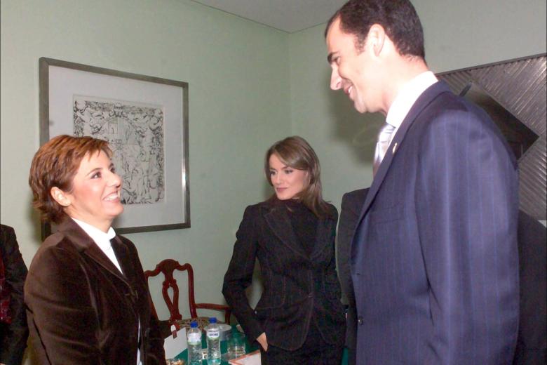 PRIMERA IMAGEN DEL PRINCIPE FELIPE DE BORBON Y SU PROMETIDA LETIZIA ORTIZ DURANTE LOS PREMIOS PRINCIPE DE ASTURIAS 2003 ; JUNTO A LA PERIODISTA MARIA ESCARIO
24/10/2003
OVIEDO