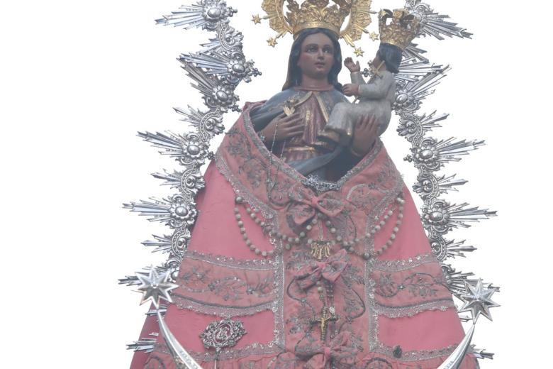 La procesión de la Virgen de Villaviciosa, en imágenes