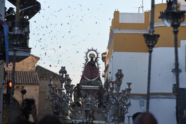 La procesión de la Virgen de Villaviciosa, en imágenes