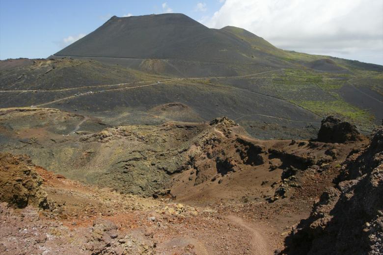 Vista general el 14 de septiembre de 2021 de Cumbre Vieja, una zona al sur de la isla que se vio afectada por la erupción volcánica que hace este jueves tres años