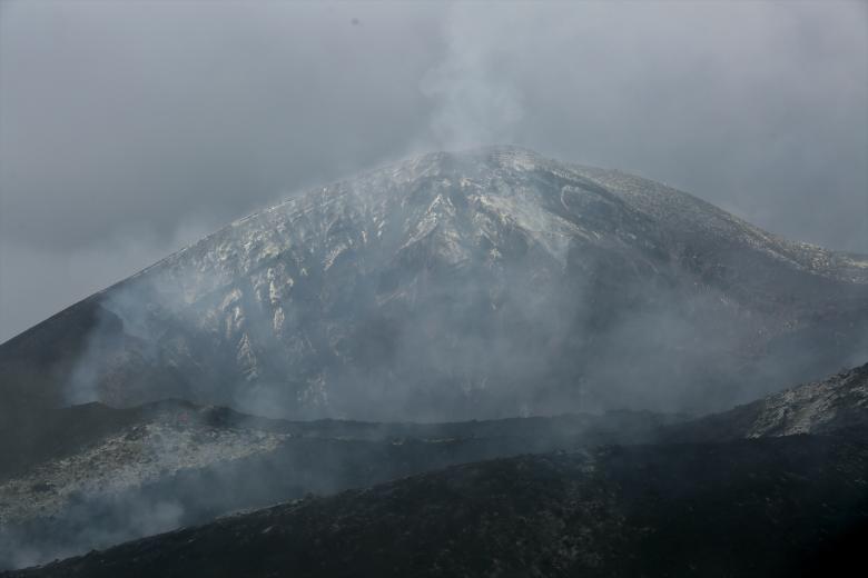 Vista general del volcán desde el acceso a una de las zonas restringidas de La Palma 'El Pilar', afectada por la erupción del volcán de Cumbre Vieja. Tras 85 días de actividad, el pasado 25 de diciembre se dio por finalizada la erupción del volcán