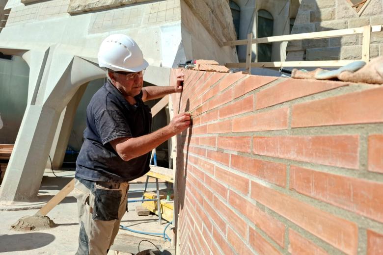 Operarios trabajando en la construcción de la Sagrada Familia, en Barcelona