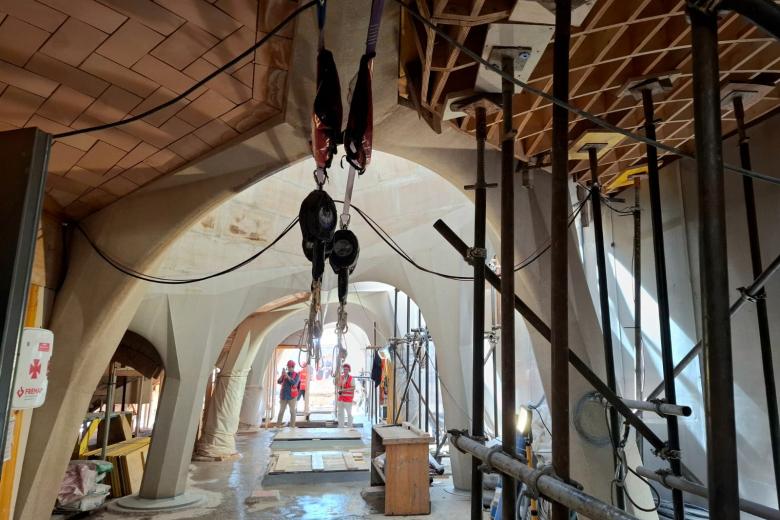 Operarios trabajando en la construcción de la Sagrada Familia, en Barcelona