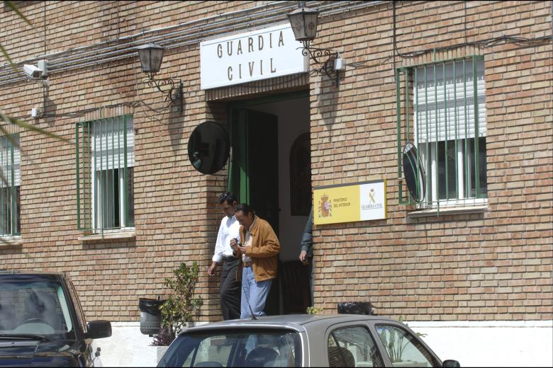 JULIAN MUÑOZ Y EL CHOFER FOSKY SALIENDO DE UN CUARTEL DE LA GUARDIA CIVIL EN MARBELLA DURANTE SU PRIMER PERMISO PENITENCIARIO
MARB/©KORPA
12/04/2008
MARBELLA

Julian Muñoz and Fosky in Marbella